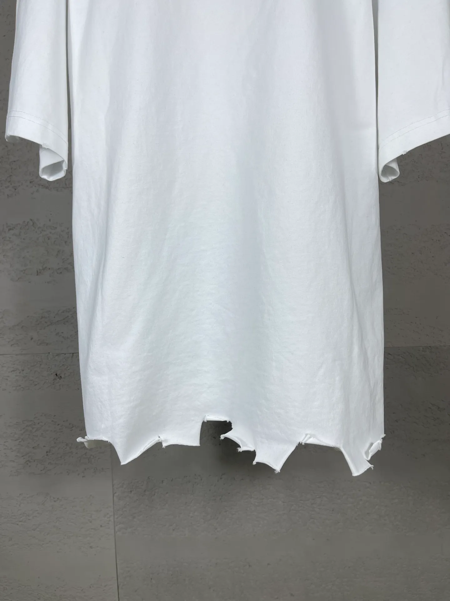 【 . Quality】BALENCI*GA/ #2025New Arrival LOGO T 。 ZP 、 260 ， . ， 。 。Classic LOGO 。 。 , OS . Same Style ：BL 253651 ： ，White Size：XS S M L